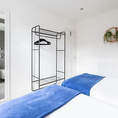 Host & - Grove Road Semesterbostad