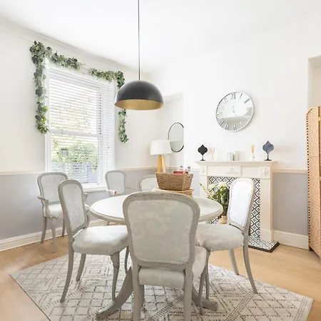 Semesterbostad Host & - Grove Road